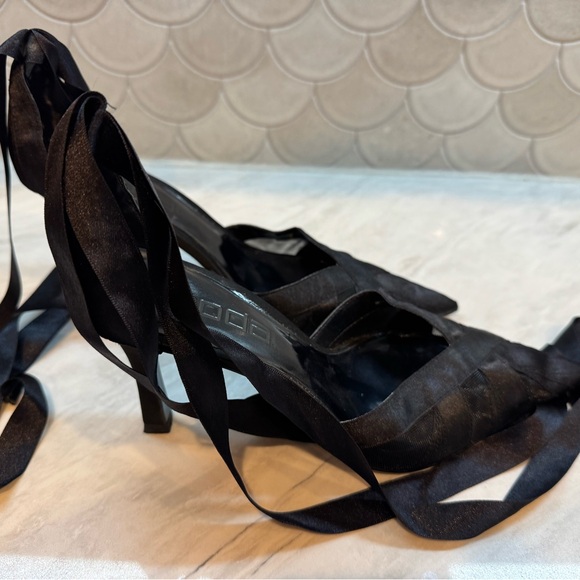 Moda Black Satin Heels - Picture 4 of 6